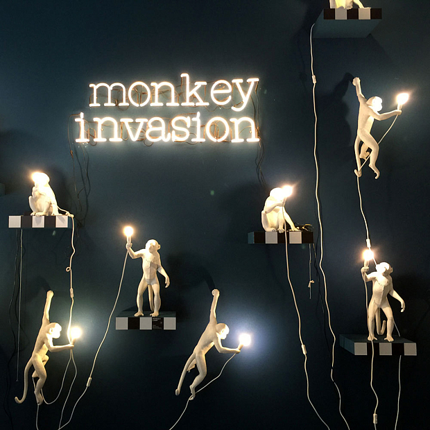 Настенный светильник Monkey Lamp Hanging Left