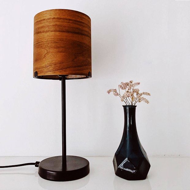 Jupiter Table Lamp - американский орех