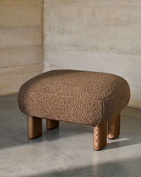 Пуф Cabana Taupe Boucle с ножками в отделке орех 65x55,4