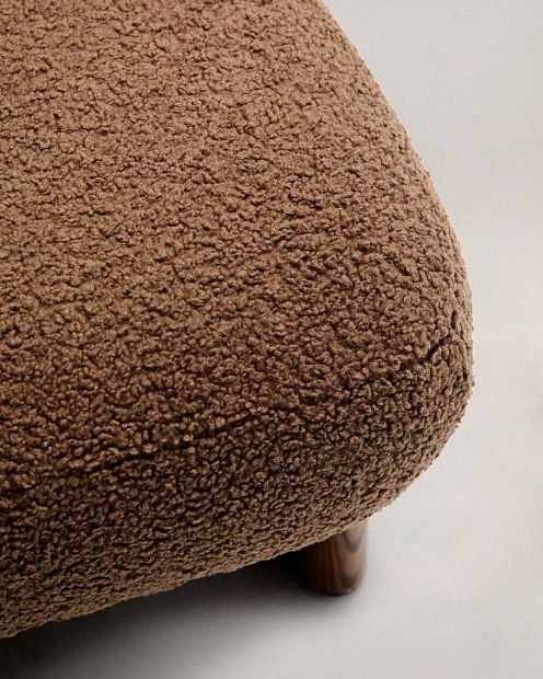 Пуф Cabana Taupe Boucle с ножками в отделке орех 65x55,4