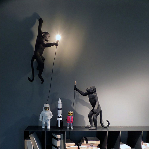 Настенный светильник Monkey Lamp Hanging Right